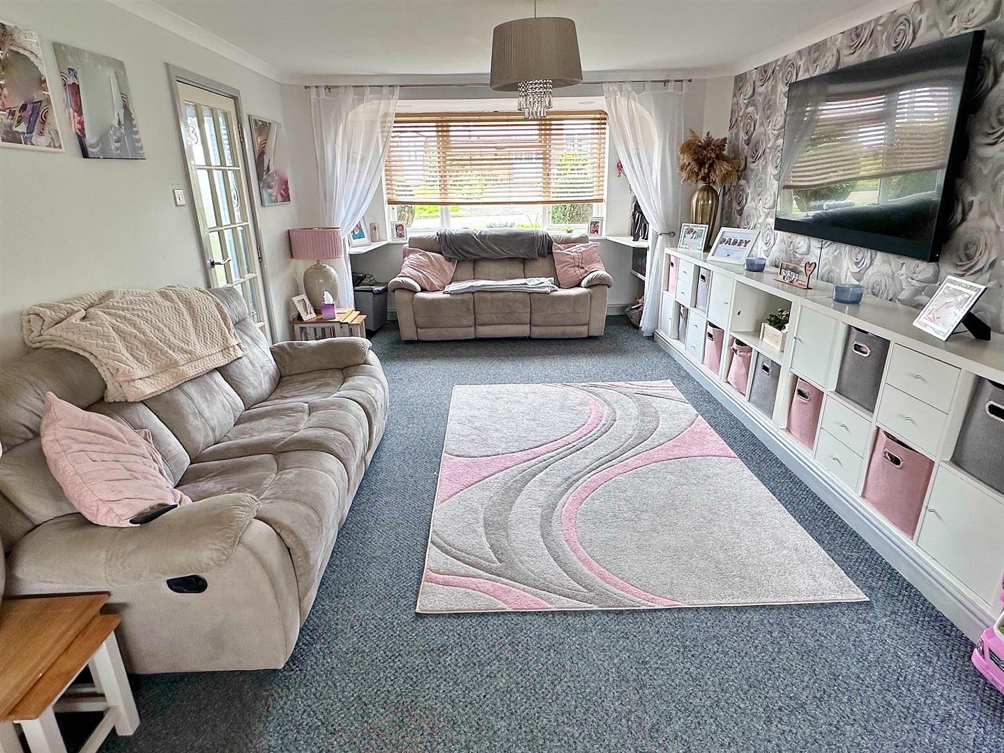 3 Bedroom House - End Terrace. Faversham Road in Eastbourne, East Sussex 7